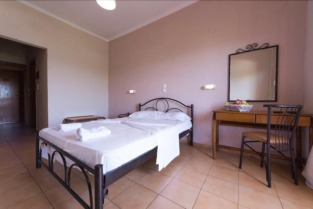 Galaxy Hotel Аргостолион Екстериор снимка