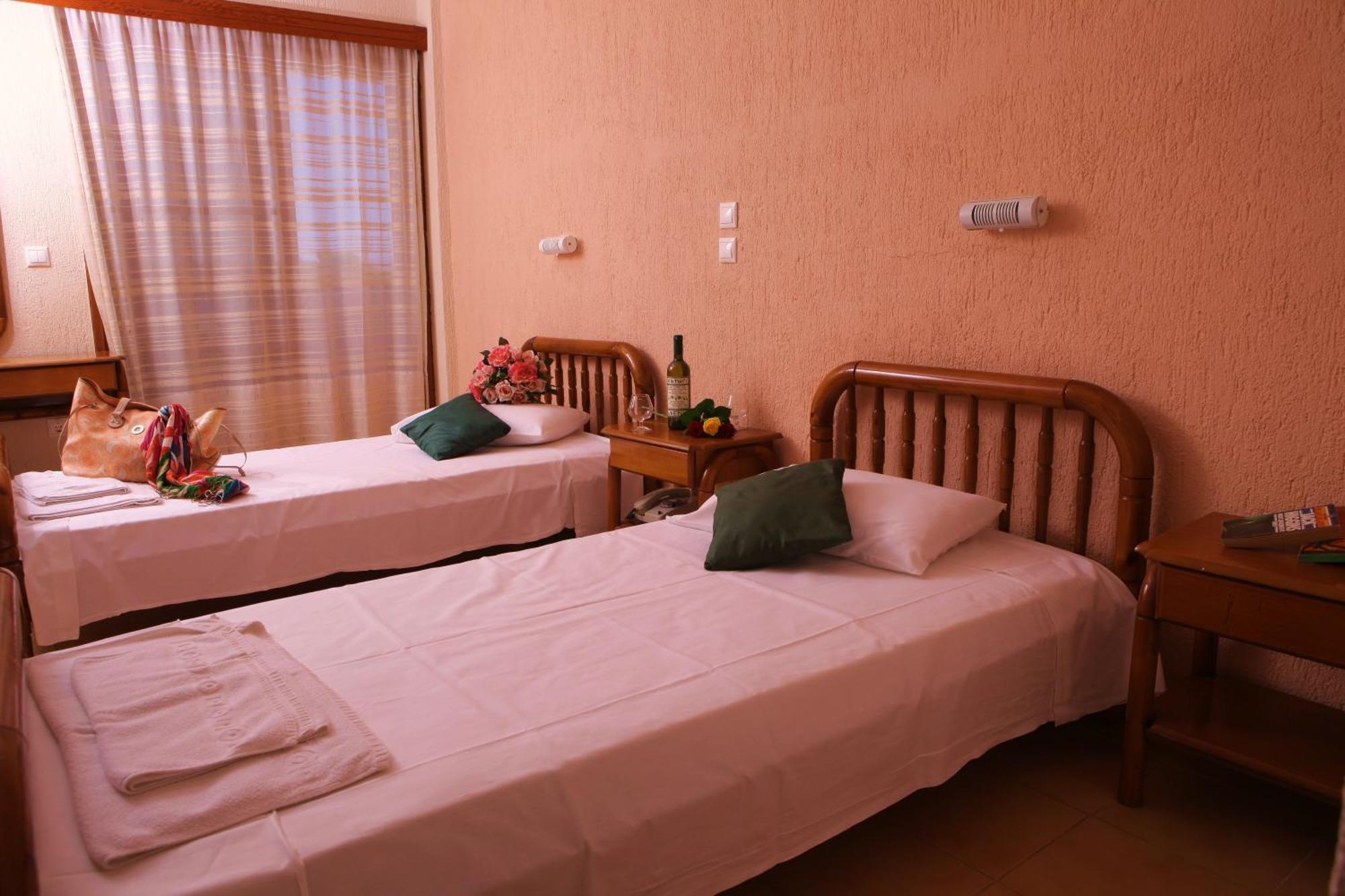 Galaxy Hotel Аргостолион Екстериор снимка